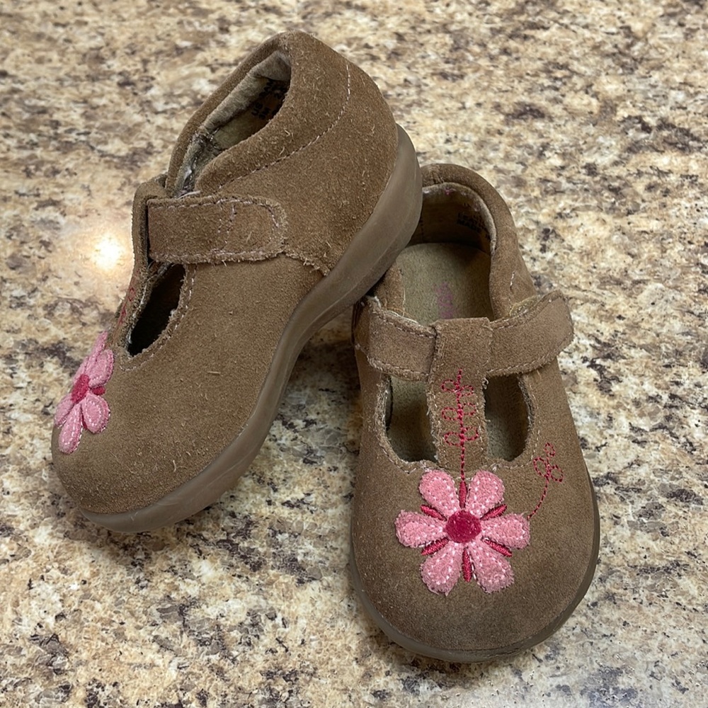 Stride Rite (leather upper) Velcro Strap Baby Girl Shoes. Size 3M  Tan  EUC